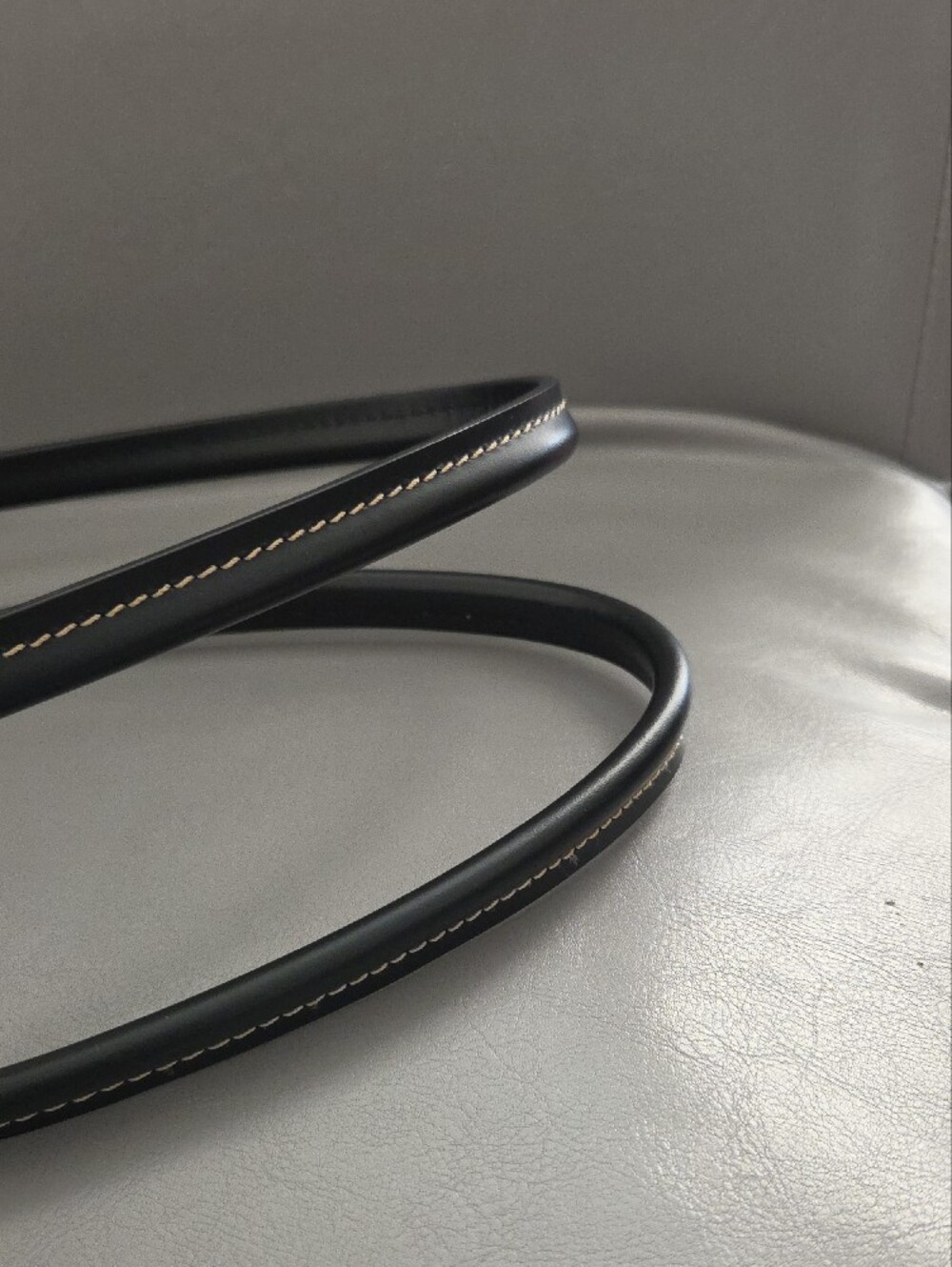 Dooney & Bourke Black Leather Tote with Contrast Stitching - Picture 5 of 9